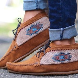 Minnetonka El Paso Aztec Boot Sz 9 soft suede